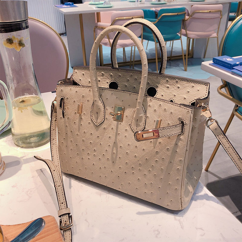 Miss Tree Customized Magazine Style New Dark Green Brown Ostrich Grain Cowhide Bag Portable Shoulder Bag, Box don't submit
Miss Tree Customized Magazine Style New Dark Green Brown Ostrich Grain Cowhide Bag Portable Shoulder Bag, Box don't submit