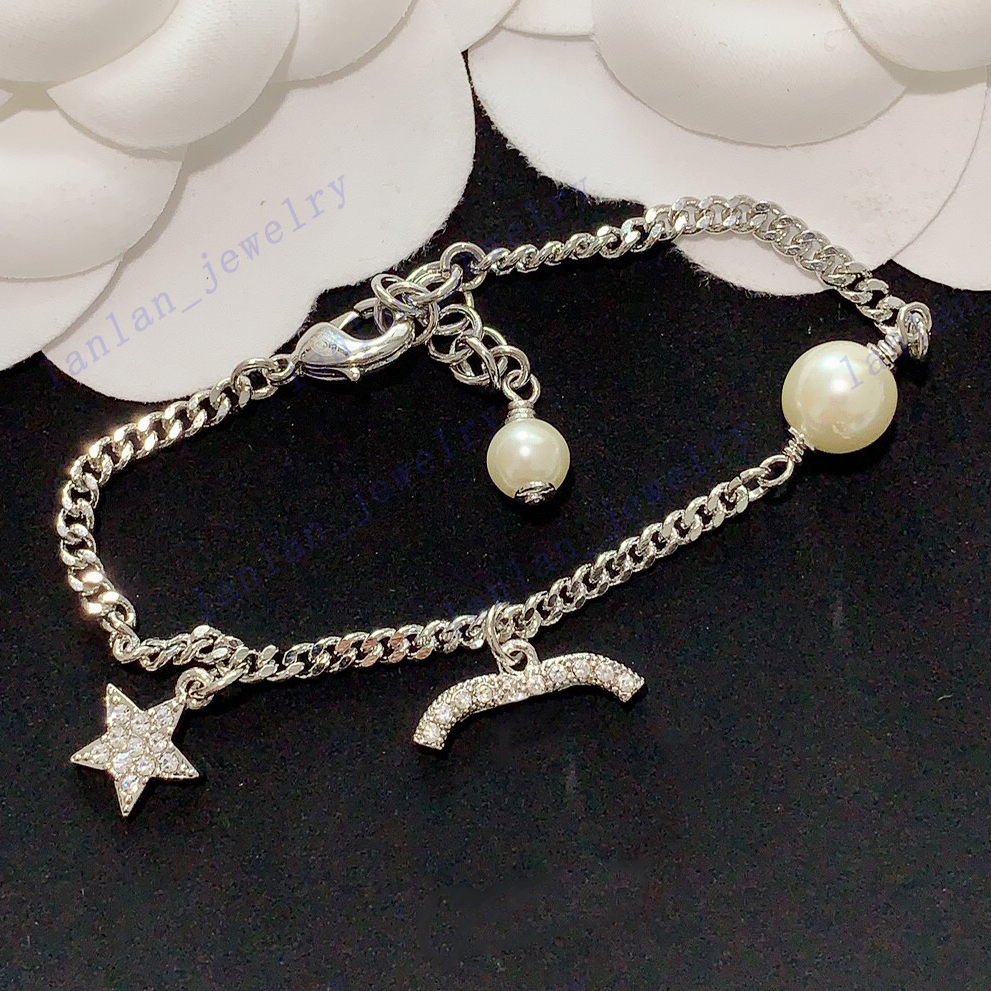 Designer Bracelets High Quality Star Pearl Bracelet Classic Letter Logo Luxury Jewelry Party Gift With Box L-C06, Golden;silver
Designer Bracelets High Quality Star Pearl Bracelet Classic Letter Logo Luxury Jewelry Party Gift With Box L-C06, Golden;silver