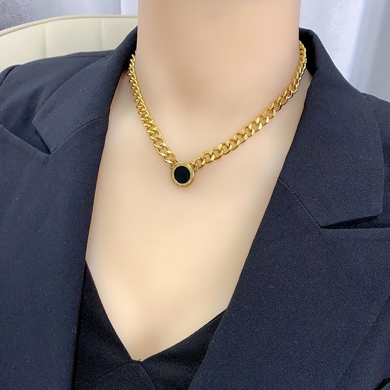 Pendant Necklaces Black And White Two-Side Round Brand Thick Chain Titanium Steel Necklace Female Clavicle Fashion Exaggerated
Pendant Necklaces Black And White Two-Side Round Brand Thick Chain Titanium Steel Necklace Female Clavicle Fashion Exaggerated