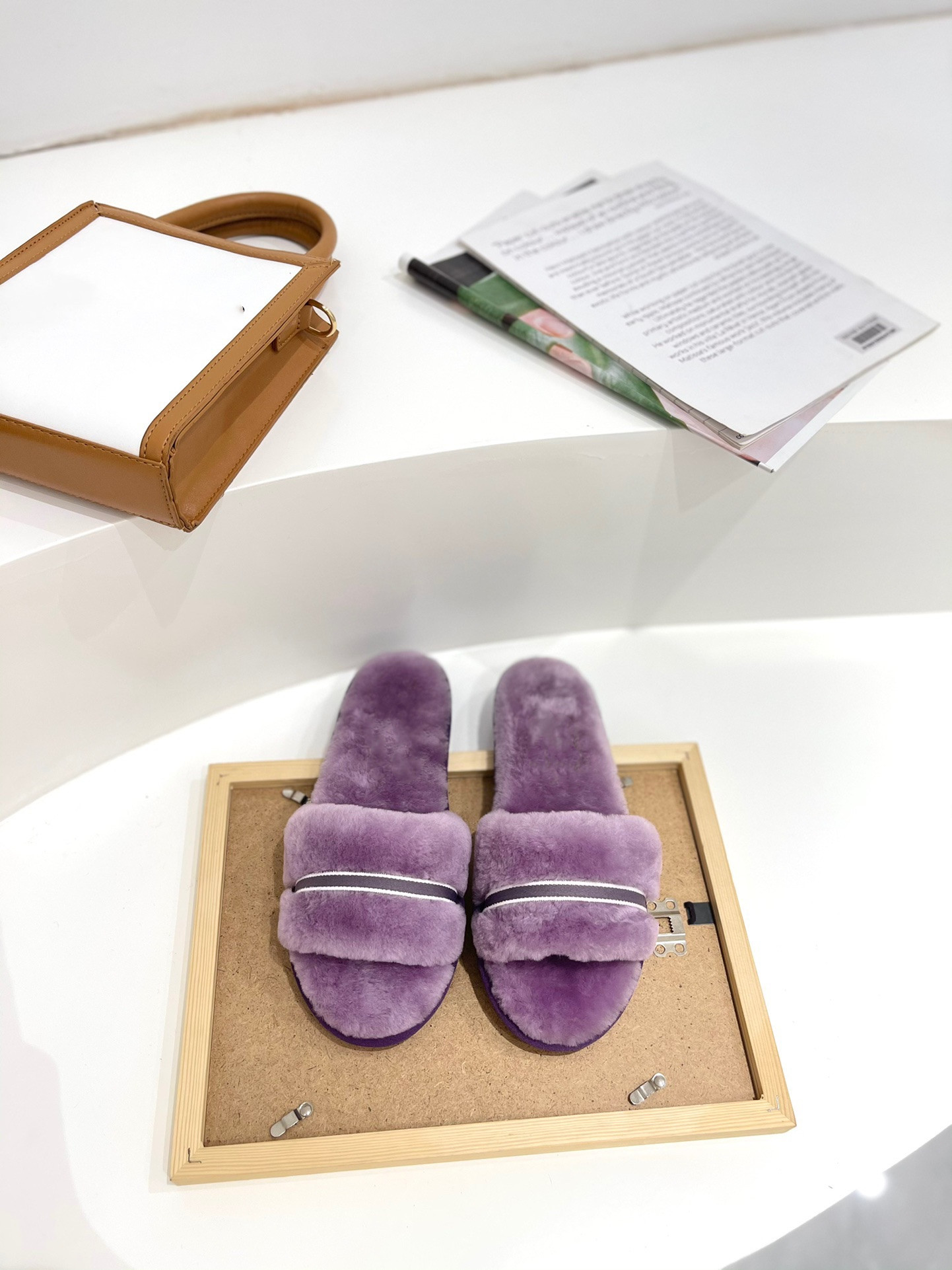 slippers foaming soft sole super thin bottom thick wool sandals luxury designers sandal dragging fashion comfortable non slip soles girl size 35 to 40, This link is not shipment
slippers foaming soft sole super thin bottom thick wool sandals luxury designers sandal dragging fashion comfortable non slip soles girl size 35 to 40, This link is not shipment