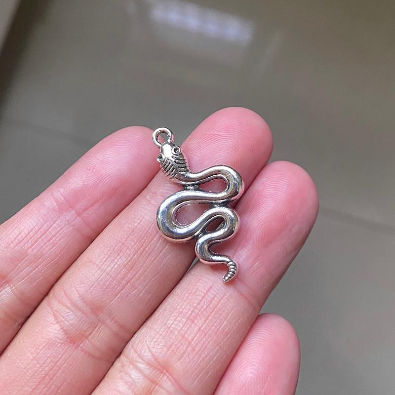 Charms 18pcs 31x18mm Snake Connector Pendants Jewelry Making DIY Men's WomenNecklace Bracelet Handmade Crafts Accessories, Bronze;silver
Charms 18pcs 31x18mm Snake Connector Pendants Jewelry Making DIY Men's WomenNecklace Bracelet Handmade Crafts Accessories, Bronze;silver