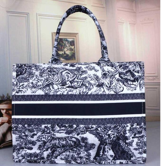 2020 Fashion Hot Handbag Designer Print Embroidery Multicolor Single Shoulder Large Capacity Bucket Bag
2020 Fashion Hot Handbag Designer Print Embroidery Multicolor Single Shoulder Large Capacity Bucket Bag