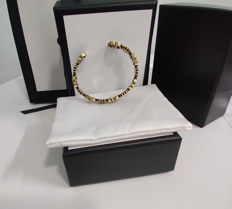 Fashion bangles Designer Gold Diamond Bracelet Valentine's Day Anniversary Gift Party Wedding
Fashion bangles Designer Gold Diamond Bracelet Valentine's Day Anniversary Gift Party Wedding