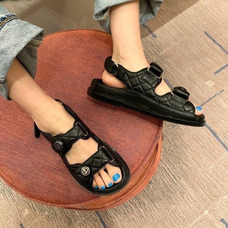 Sandals 2021 Lovestahl Women Top Quality Caviar Leather Flat Sandal With Thick Soles And Roman Button Beach Shoes, Beige
Sandals 2021 Lovestahl Women Top Quality Caviar Leather Flat Sandal With Thick Soles And Roman Button Beach Shoes, Beige