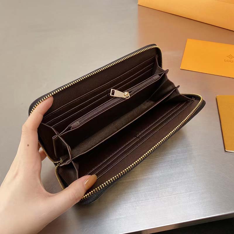 2021 high-quality wallet brand ladies hand card holder leather large capacity with original box dust bag 222, Pink
2021 high-quality wallet brand ladies hand card holder leather large capacity with original box dust bag 222, Pink