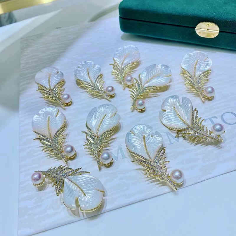 Japan and South Korea Thick Gold-plated Fashion Fritillaria Shell Feather Brooch Femininity Elegant Clothing Accessories Banquet Women's