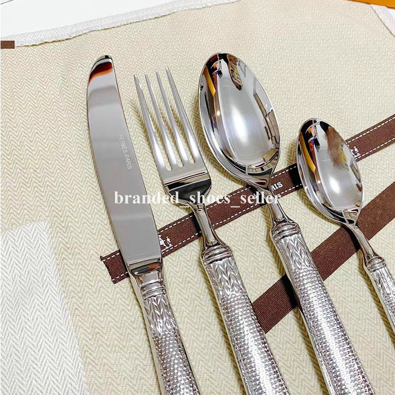 Luxurious silver Flatware 4 pcs 24Pcs Stainless Steel Cutlery Set Kitchen Tableware
Luxurious silver Flatware 4 pcs 24Pcs Stainless Steel Cutlery Set Kitchen Tableware