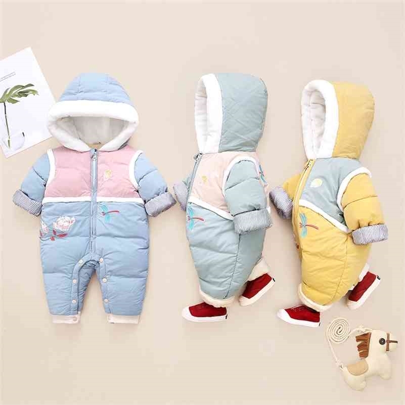 Fashion Design Winter Warm Baby Clothing 9M 12M 18M Kids Thickening Bodysuit One-Pieces Baby Boy Girl Footies 210701, Green
Fashion Design Winter Warm Baby Clothing 9M 12M 18M Kids Thickening Bodysuit One-Pieces Baby Boy Girl Footies 210701, Green
