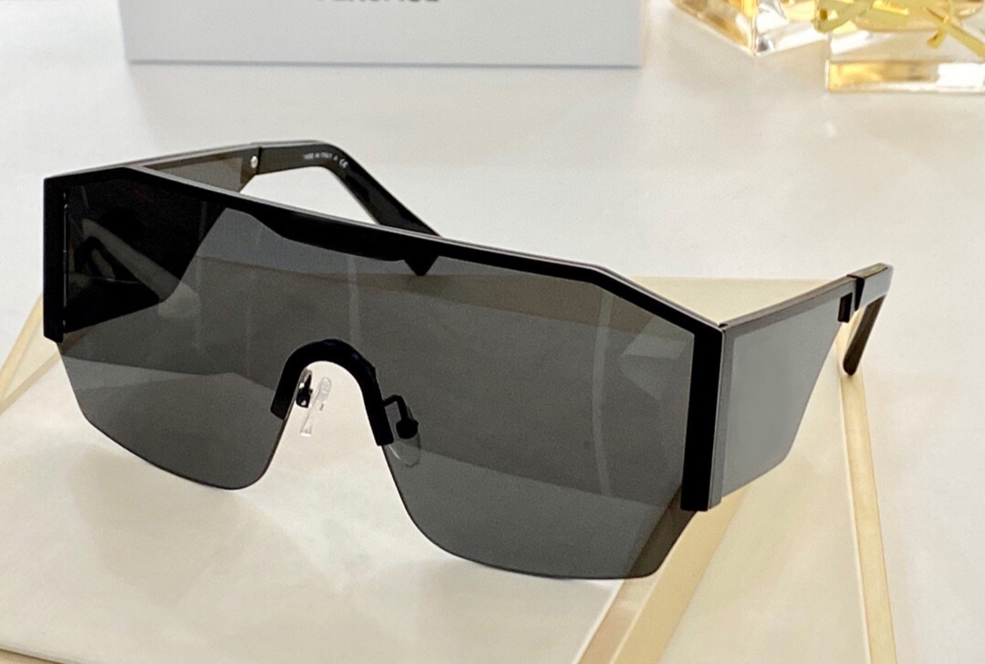 Shield Pilot Sunglasses Black/Dark Gray Lens Rectangle Mask Glasses Men Women Fashion Sunnies UV400 Protection Eyewere with box
Shield Pilot Sunglasses Black/Dark Gray Lens Rectangle Mask Glasses Men Women Fashion Sunnies UV400 Protection Eyewere with box