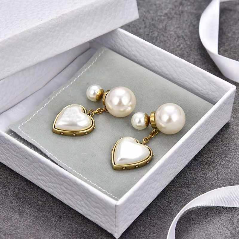 Luxury Stud women Earrings Brands pearl heart letters Ear men Earring Gold Silver Jewelry Accessories Good quality fashion Gift for Girls in Box
Luxury Stud women Earrings Brands pearl heart letters Ear men Earring Gold Silver Jewelry Accessories Good quality fashion Gift for Girls in Box