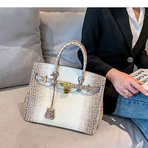 Wholesale Birkins Bag Aima 2021 New High Capacity Women's Fashion European and American Single Shoulder Underarm Retro Large Texture Po
Wholesale Birkins Bag Aima 2021 New High Capacity Women's Fashion European and American Single Shoulder Underarm Retro Large Texture Po