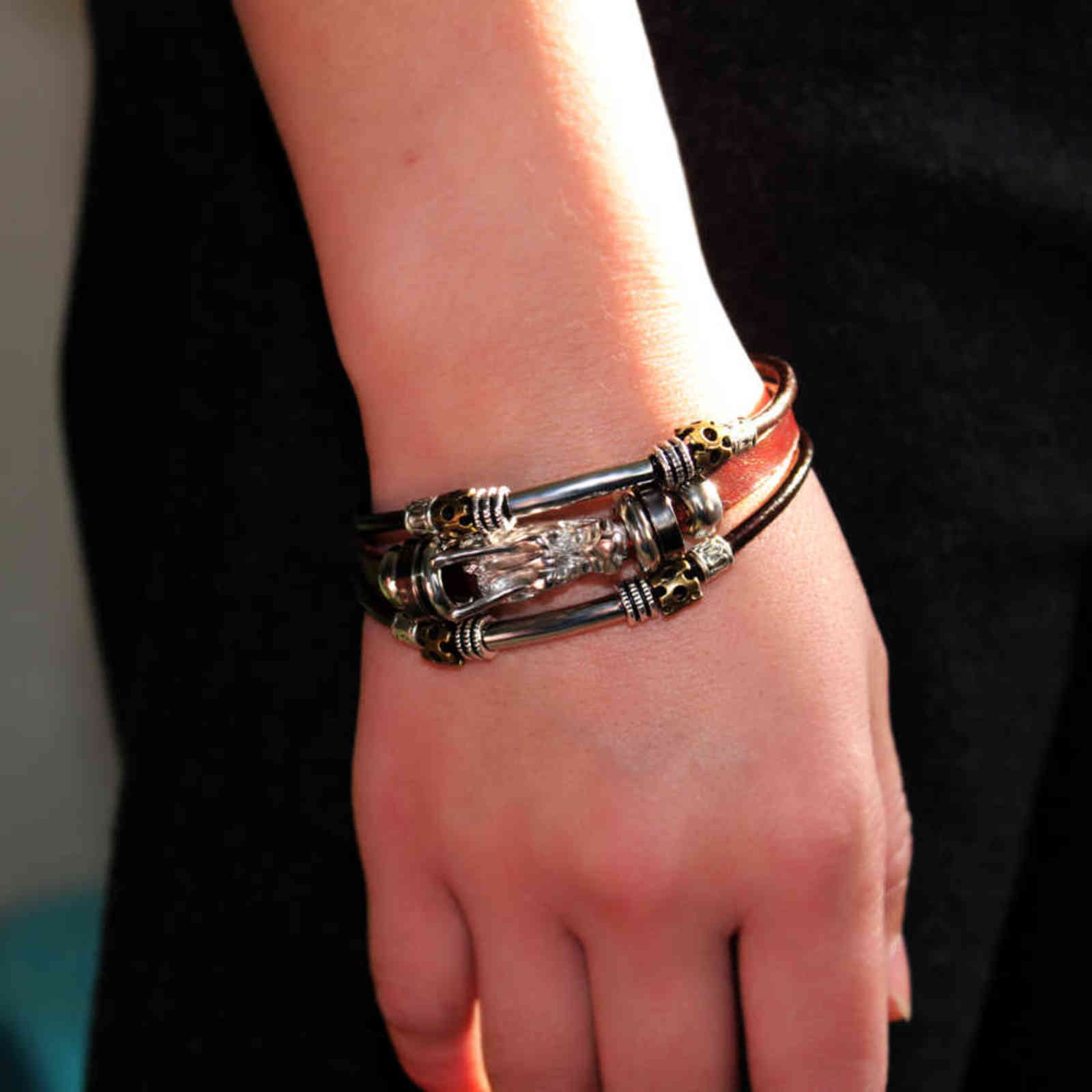 New Cowhide China Dragon Head Bracelet Fashion Men's Stainless Steel Safety Buckle Bangle Retro Leather Charm
New Cowhide China Dragon Head Bracelet Fashion Men's Stainless Steel Safety Buckle Bangle Retro Leather Charm