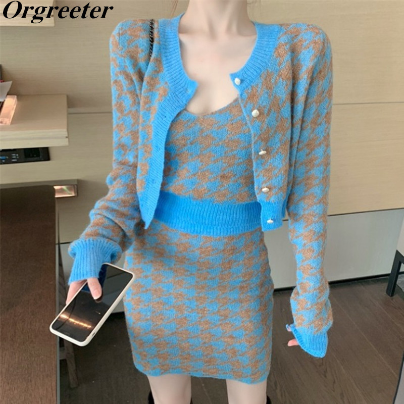 INS Fashion Houndstooth Blue Knit 3 Piece Sets Women Fall Winter Plaid Jacket + Vest Bodycon Mini Skirts Short Sweater Outfits 210525
INS Fashion Houndstooth Blue Knit 3 Piece Sets Women Fall Winter Plaid Jacket + Vest Bodycon Mini Skirts Short Sweater Outfits 210525