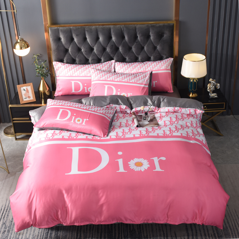 Luxury Designer Summer Silk Comforters Sets 4PCS Home Bedding Set Jacquard Duvet Bed Sheet Twin Single King Size Bedclothes
Luxury Designer Summer Silk Comforters Sets 4PCS Home Bedding Set Jacquard Duvet Bed Sheet Twin Single King Size Bedclothes