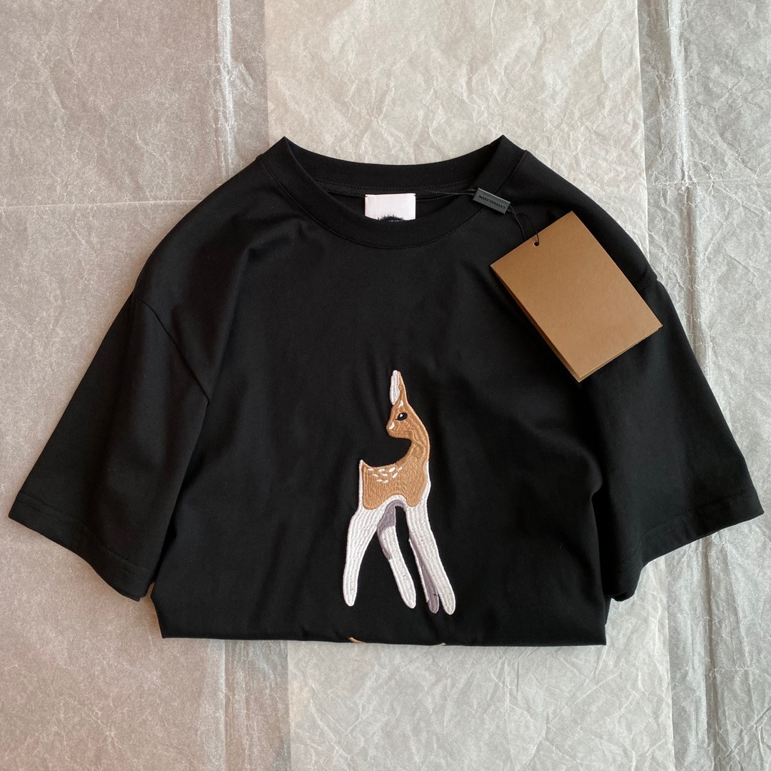 Designer Luxury Women' T-Shirt Spring 2022 Cotton Lightweight Fashion Casual Short Sleeves Young Cute Animal Print Tee Black White Size SML
Designer Luxury Women' T-Shirt Spring 2022 Cotton Lightweight Fashion Casual Short Sleeves Young Cute Animal Print Tee Black White Size SML
