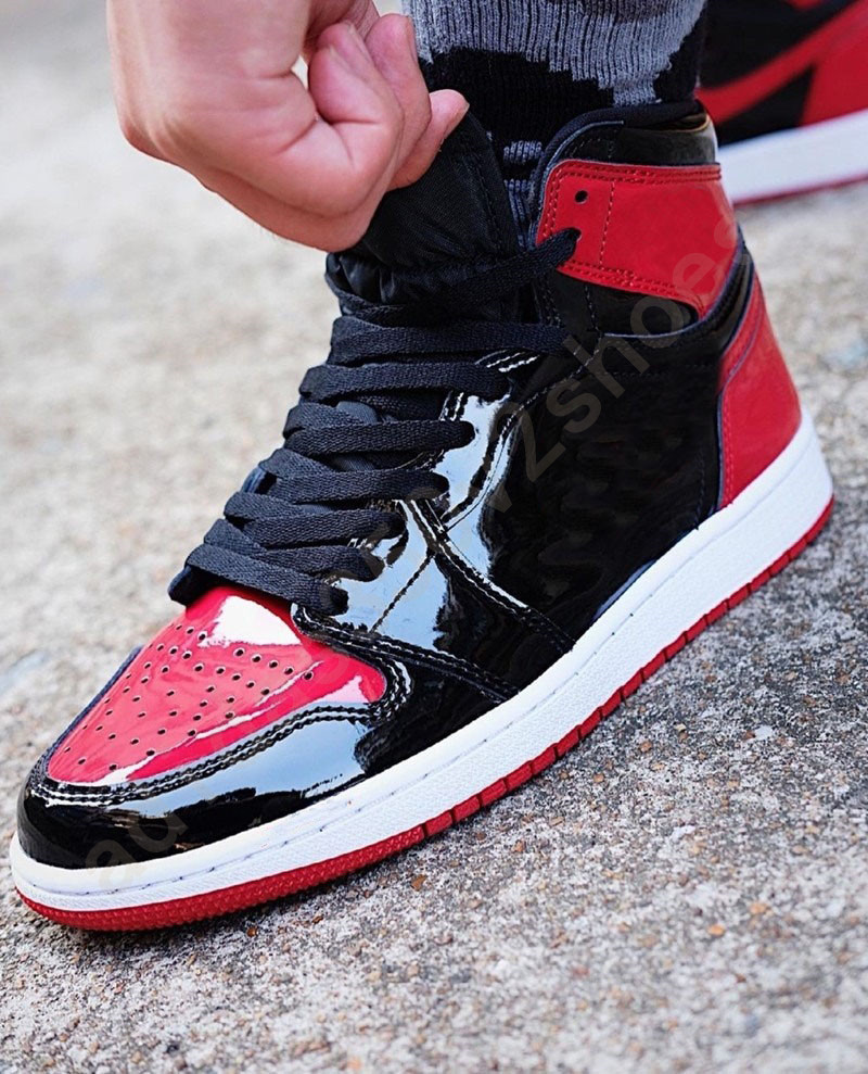 Classical 1s High OG Bred Patent leather Shoes men basketball Red Black Jumpman 1 sneakers Rubber sole Sports Trainers Size 40-46, White;red
Classical 1s High OG Bred Patent leather Shoes men basketball Red Black Jumpman 1 sneakers Rubber sole Sports Trainers Size 40-46, White;red
