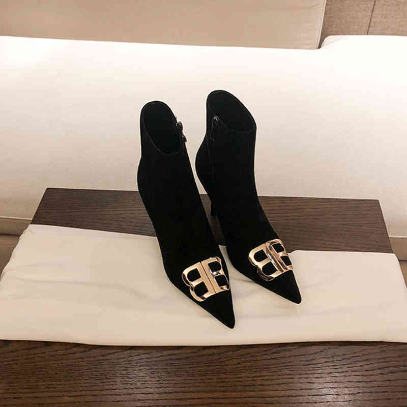 Small short boots women's winter new fine heel suede Martin metal buckle thin pointed high Plush, Black leather 8 cm
Small short boots women's winter new fine heel suede Martin metal buckle thin pointed high Plush, Black leather 8 cm
