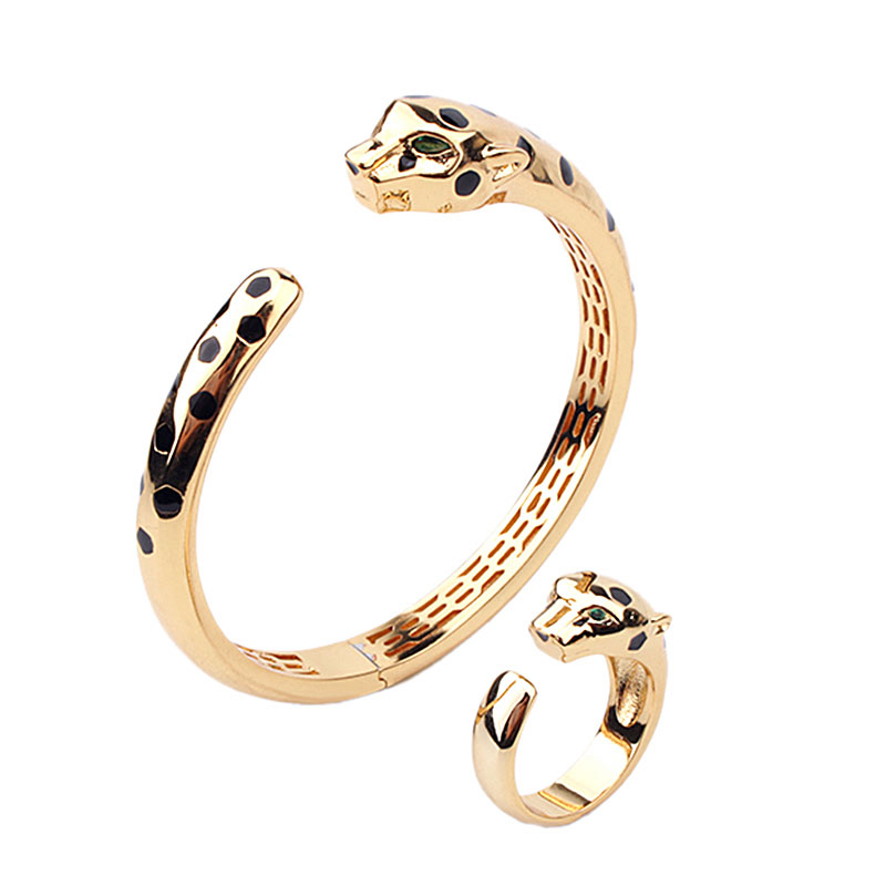 Fashion personality naked leopard love bracelet Europe and America random ring small luxury hand accessories high-end set wholesale
Fashion personality naked leopard love bracelet Europe and America random ring small luxury hand accessories high-end set wholesale
