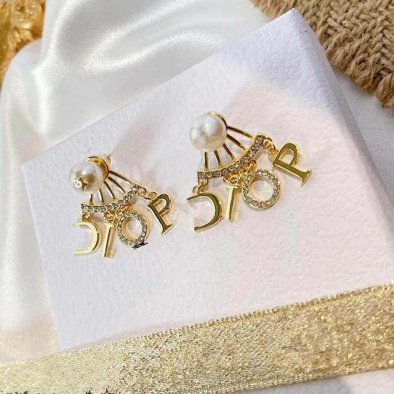 Gold Plated Brand Designers Letters Stud Earrings Brand Charm Women Silver Crystal Rhinestone Pearl Earring for Wedding Party Jewerlry Acces, Golden
Gold Plated Brand Designers Letters Stud Earrings Brand Charm Women Silver Crystal Rhinestone Pearl Earring for Wedding Party Jewerlry Acces, Golden