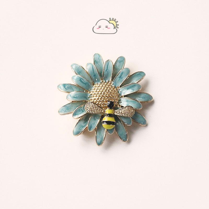 Pins, Brooches Vintage Bee Daisy Corsage Western Antique Ornate Enamel Lacquer Brooch Ladies Jewelry Accessories
Pins, Brooches Vintage Bee Daisy Corsage Western Antique Ornate Enamel Lacquer Brooch Ladies Jewelry Accessories
