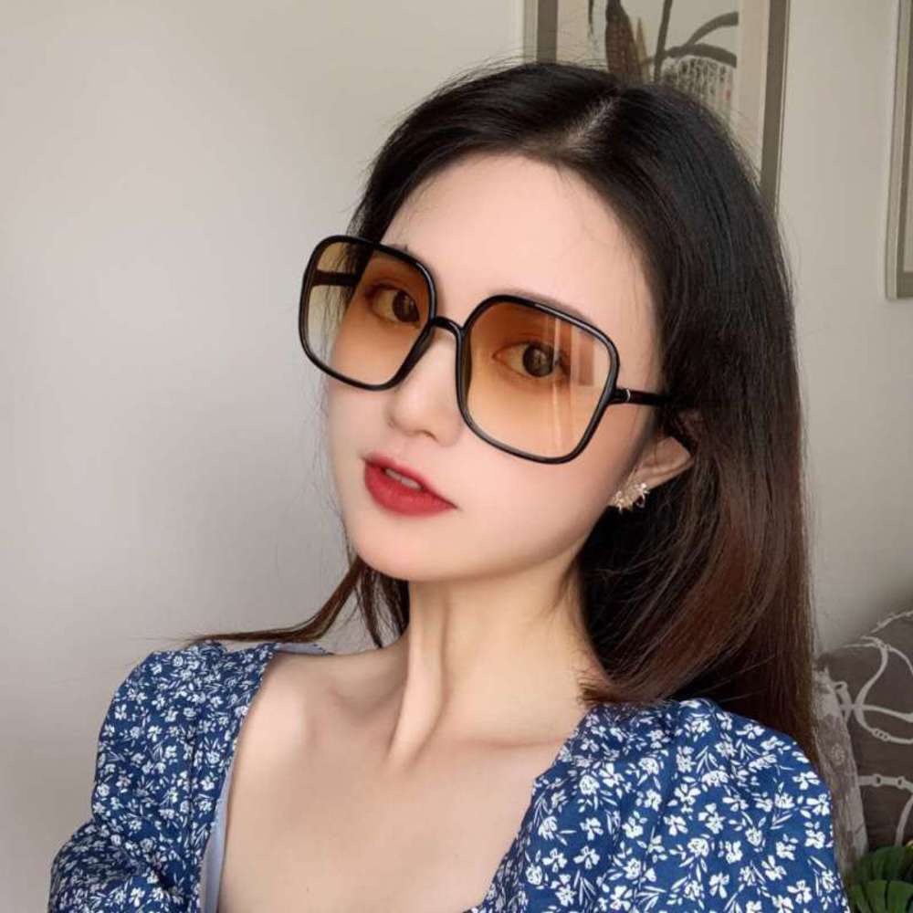 Sunglasses Women's Korean version of net red with sunglasses ultraviolet men's fashion tiaodi Society, White;black 
Sunglasses Women's Korean version of net red with sunglasses ultraviolet men's fashion tiaodi Society, White;black