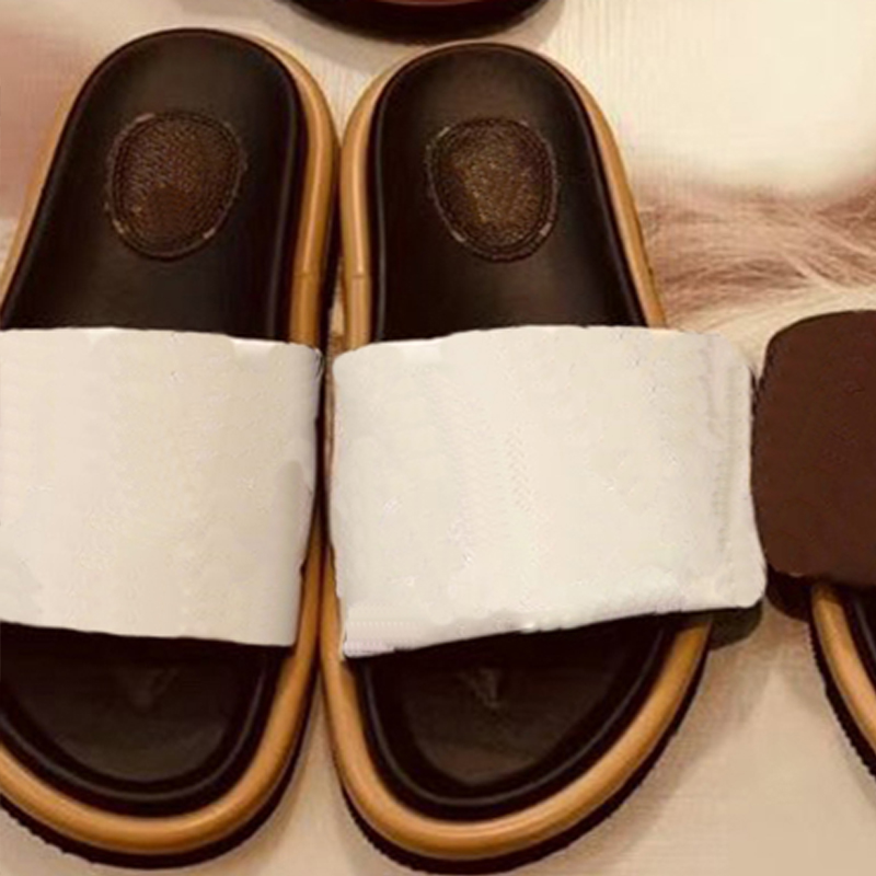 Designer Women slippers fashion summer lock slipper Graffiti Sandals genuine cowhide leather Shoes with logo box Flat Large size 36-41, Black
Designer Women slippers fashion summer lock slipper Graffiti Sandals genuine cowhide leather Shoes with logo box Flat Large size 36-41, Black