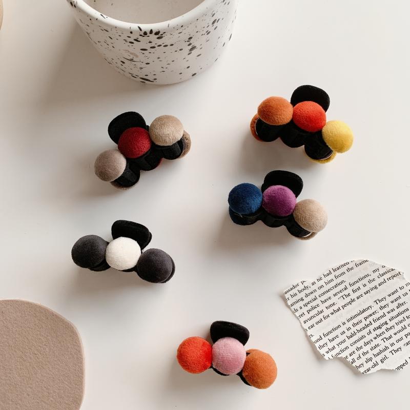Hair Clips & Barrettes Arrived Autumn And Winter Candy Color Clip Claw Three Plush Ball Small For Women Girls Accessories, Golden;silver
Hair Clips & Barrettes Arrived Autumn And Winter Candy Color Clip Claw Three Plush Ball Small For Women Girls Accessories, Golden;silver