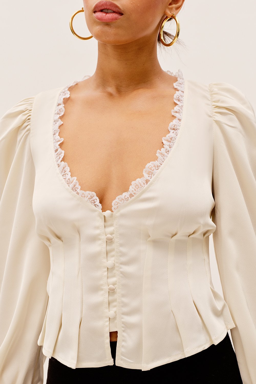 Retro Splice Lace Deep V neck Puff Sleeve Shirt French White color Single-breasted Ruched Slim Waist Short Women Blouse Tops 210429