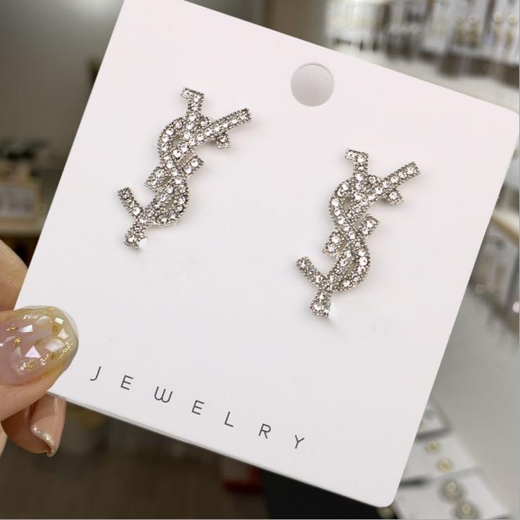 Silver needle small fragrance letter Earrings 2020 new Korean fashion net red Earrings female, Golden
Silver needle small fragrance letter Earrings 2020 new Korean fashion net red Earrings female, Golden