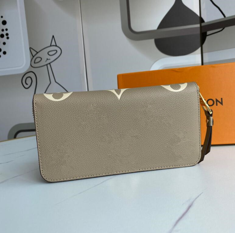 2022 Fashion women clutch wallets pu leather wallet single zipper wallets lady ladies long classical purse with orange box card M1121, Red;black
2022 Fashion women clutch wallets pu leather wallet single zipper wallets lady ladies long classical purse with orange box card M1121, Red;black