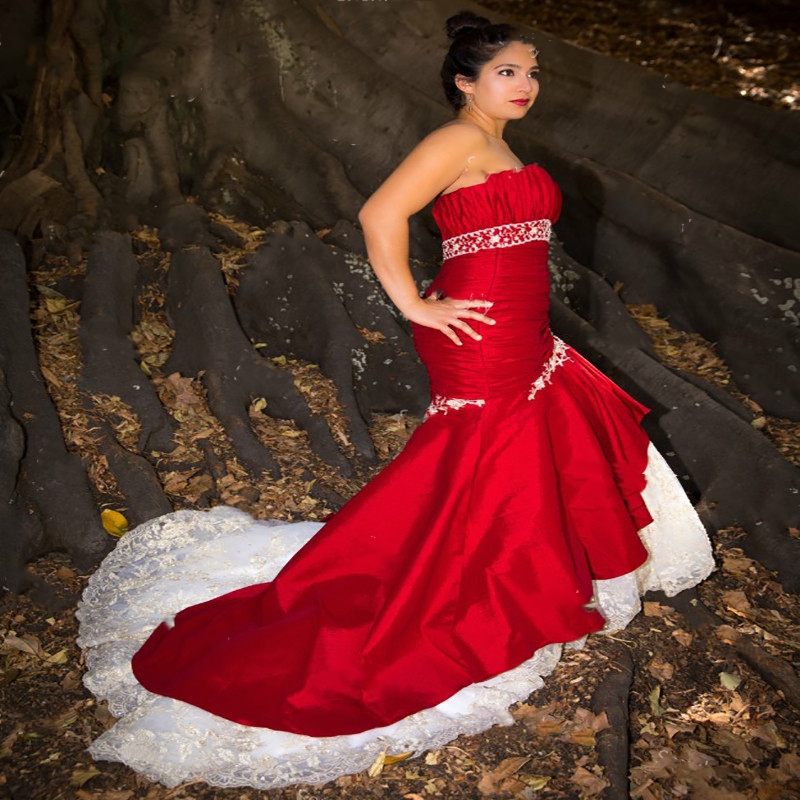 Vintage Mermaid Wedding Dresses Gothic Plus Size Bridal Gowns Back Lace Up Ruched Crystals Beads Long Strapless Red And White Bride Dress