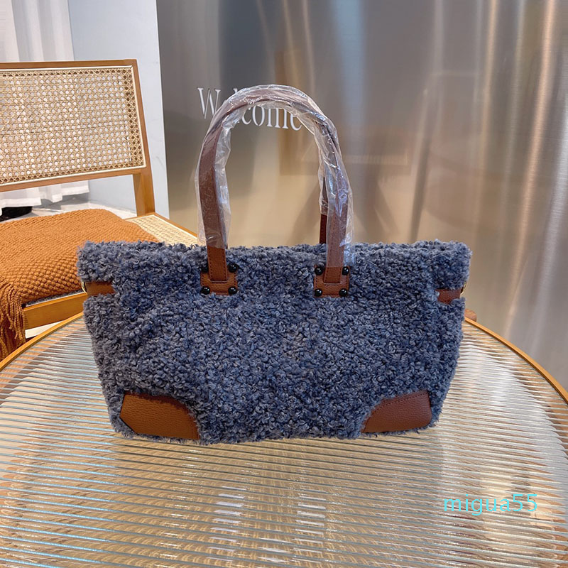 designer Lamb Wool Shopping Bags Plush Large Capacity Street Travel Outdoor Womens Soft Top Handle Totes Black/Blue/White
designer Lamb Wool Shopping Bags Plush Large Capacity Street Travel Outdoor Womens Soft Top Handle Totes Black/Blue/White