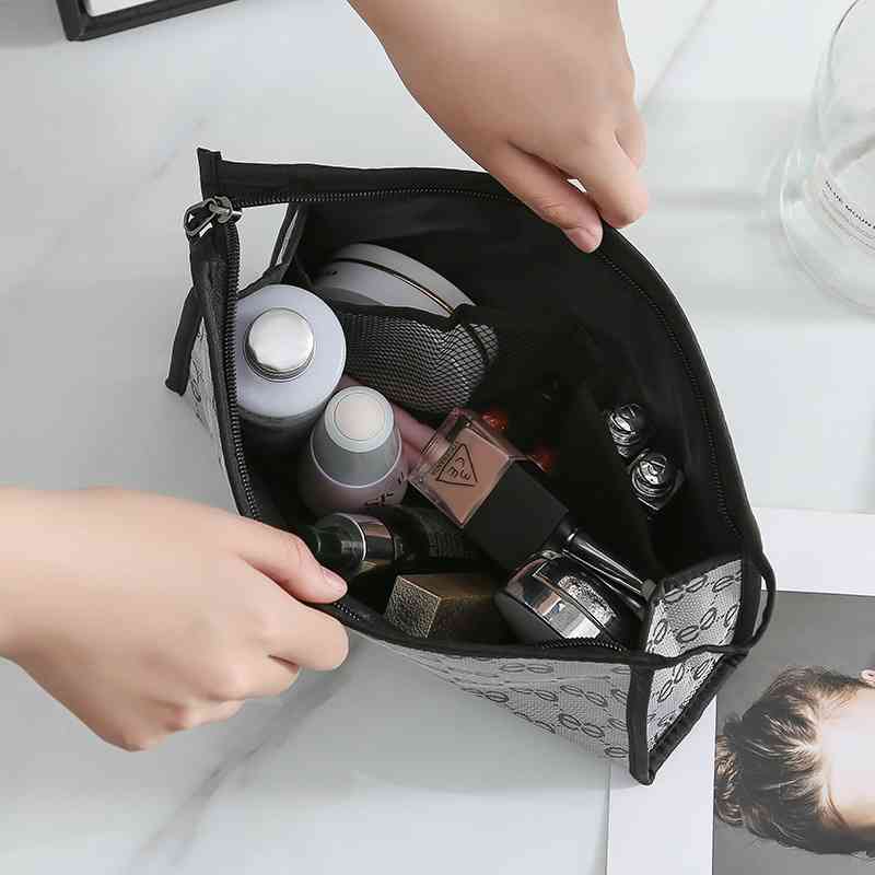New style hand holding Korean version large capacity washing cosmetic simple portable storage bag, Khaki trumpet
New style hand holding Korean version large capacity washing cosmetic simple portable storage bag, Khaki trumpet
