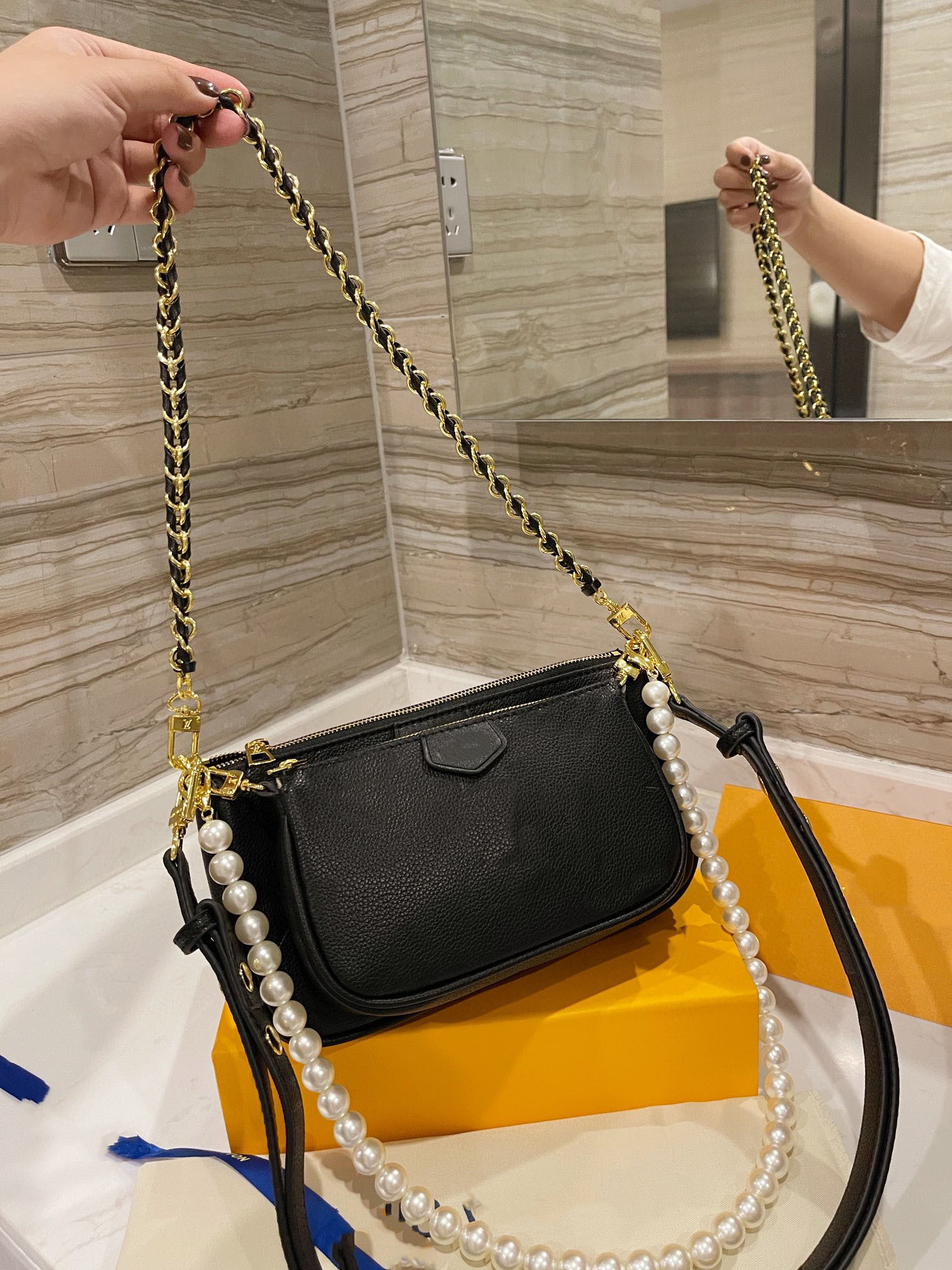 Shoulder bag chains A pearl chain Luxury Designer Bags Brand Fashion Axillary package Handbags High Quality phone purse Women wallet cross body Metallic totes lady, No bags
Shoulder bag chains A pearl chain Luxury Designer Bags Brand Fashion Axillary package Handbags High Quality phone purse Women wallet cross body Metallic totes lady, No bags