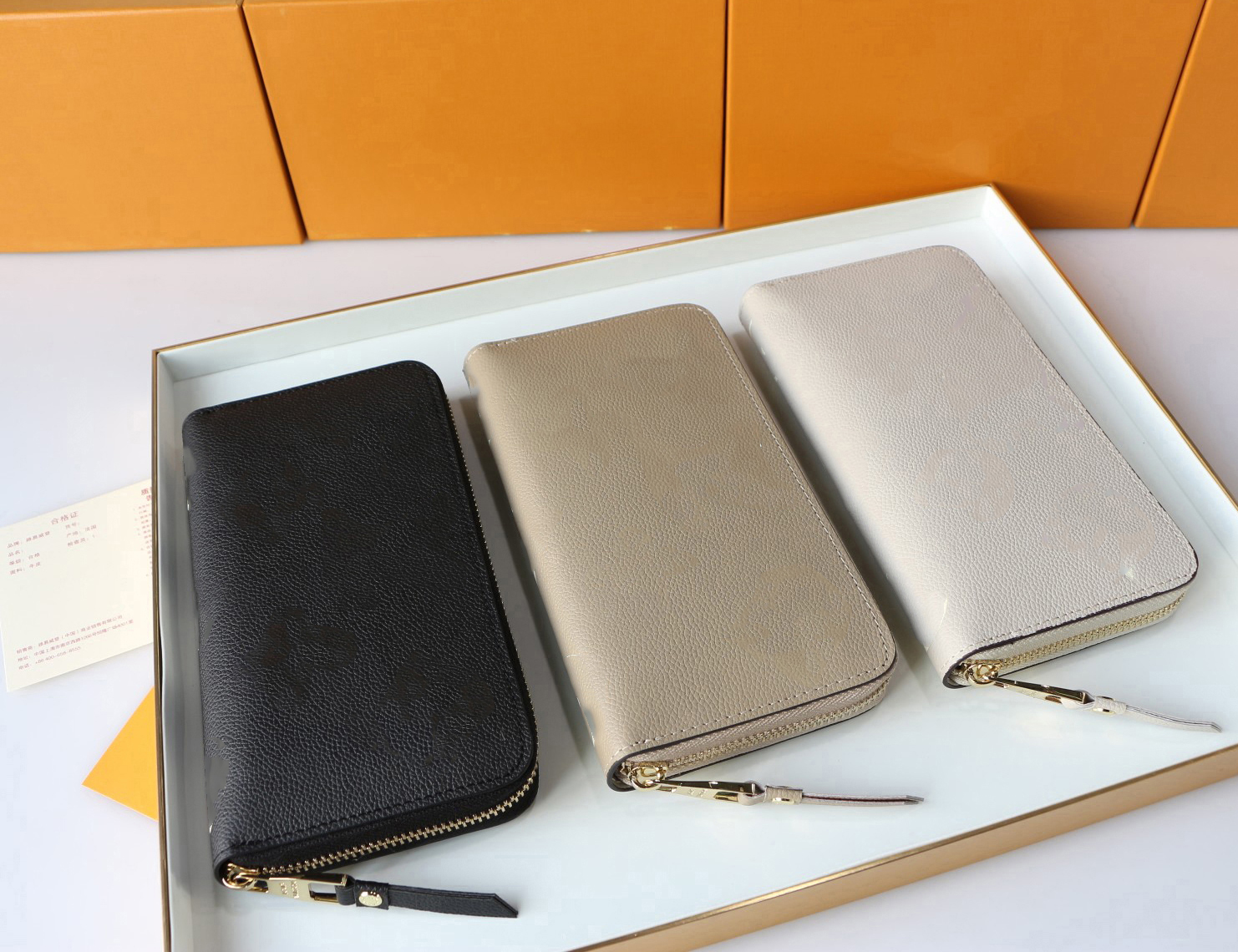 Top quality ladies purse leather designer luxury pocket card pocket money classic fashion famous brand matching box size 19-10-2.5cm 456134
Top quality ladies purse leather designer luxury pocket card pocket money classic fashion famous brand matching box size 19-10-2.5cm 456134