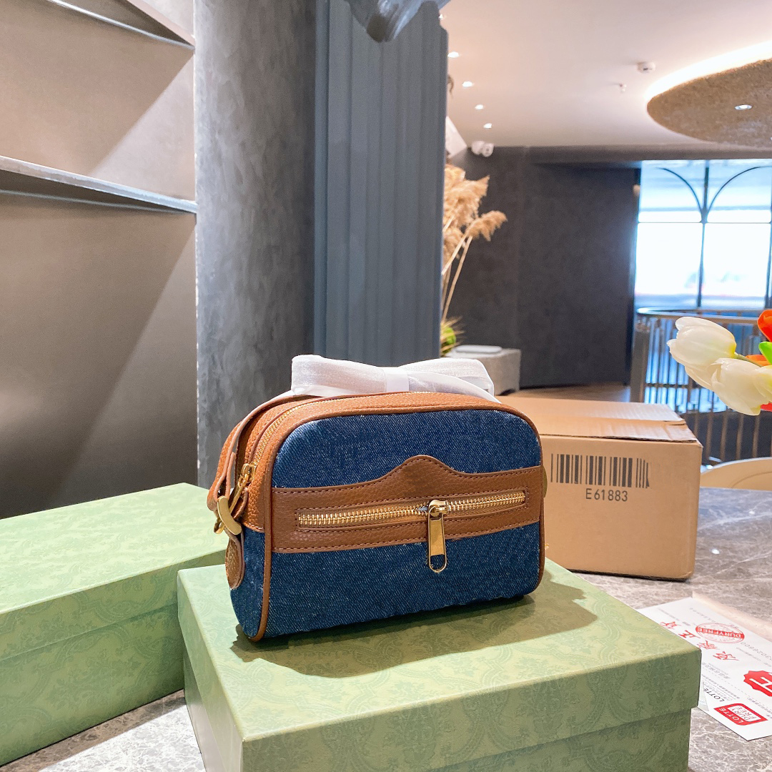2021 Brown leathe retro denim blue patchwork shoulder bag classic print design cross body Purse cute handbag zipper, As pic
2021 Brown leathe retro denim blue patchwork shoulder bag classic print design cross body Purse cute handbag zipper, As pic