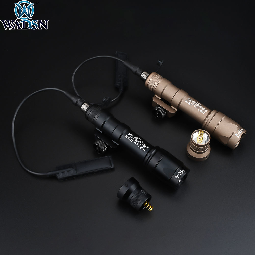 Airsoft Surefir M600 M600C Weapon Light Outdoor Hunting Tactical Rifle Scout 340lumens Flashlight Fit 20mm Picatinny Rail 210322
Airsoft Surefir M600 M600C Weapon Light Outdoor Hunting Tactical Rifle Scout 340lumens Flashlight Fit 20mm Picatinny Rail 210322