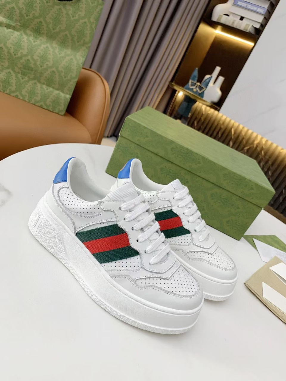 Green Red Stripe Designers Shoes Men Women Outdoor Trainer 4cm Thick Bottom Fashion Luxury Casual Shoe Designer Sneakers 7 Colors, Black
Green Red Stripe Designers Shoes Men Women Outdoor Trainer 4cm Thick Bottom Fashion Luxury Casual Shoe Designer Sneakers 7 Colors, Black