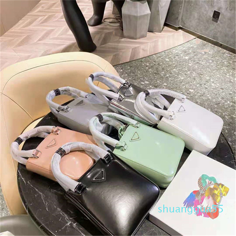 2021 The latest patent leather armpit bag Luxury designer handbags in six colors, high-end fashion, simple patterns, large capacity, light, Ivory
2021 The latest patent leather armpit bag Luxury designer handbags in six colors, high-end fashion, simple patterns, large capacity, light, Ivory