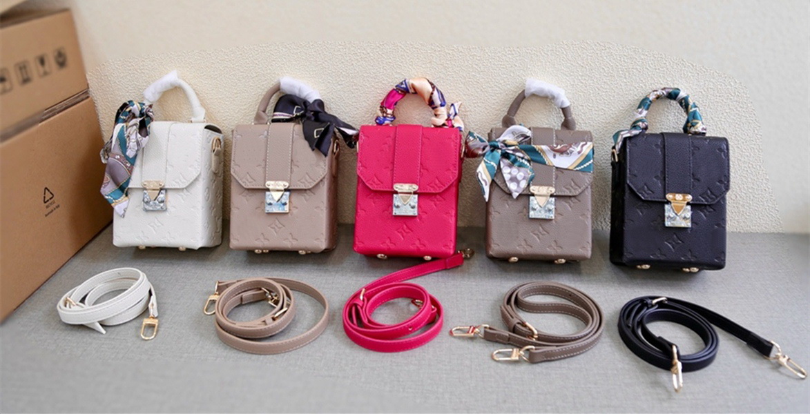 Top LV Louis Vitton PETIT SAC PLAT Minibox tote with silk scarf lady Handbags crossbody shoulder bags Luxurys Designers Purses Vutto
Top LV Louis Vitton PETIT SAC PLAT Minibox tote with silk scarf lady Handbags crossbody shoulder bags Luxurys Designers Purses Vutto