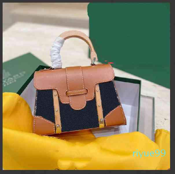bags Saigon rivet women's single adjustable strap mobile phone large capacity despicable lunch box
bags Saigon rivet women's single adjustable strap mobile phone large capacity despicable lunch box