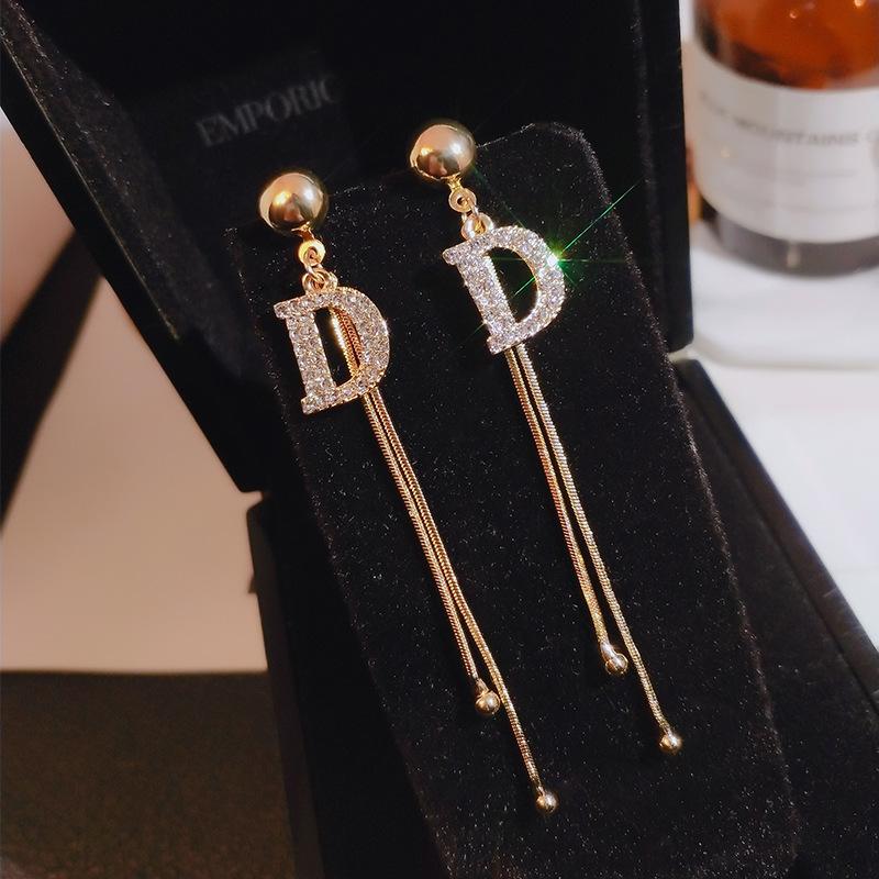 Stud Long Chain Letter D Hanging Earrings Women Crystal Big Dangle Earring Statement 2021 Fashion Wedding Jewelry
Stud Long Chain Letter D Hanging Earrings Women Crystal Big Dangle Earring Statement 2021 Fashion Wedding Jewelry