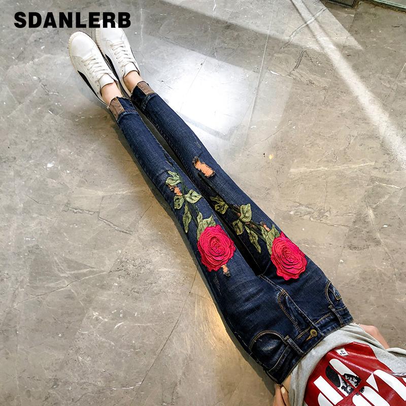 Women's Jeans Autumn And Winter Embroidered Flower High Waist Slimming Fashionable All-Matching Tappered Denim Pencil Pants, Blue
Women's Jeans Autumn And Winter Embroidered Flower High Waist Slimming Fashionable All-Matching Tappered Denim Pencil Pants, Blue