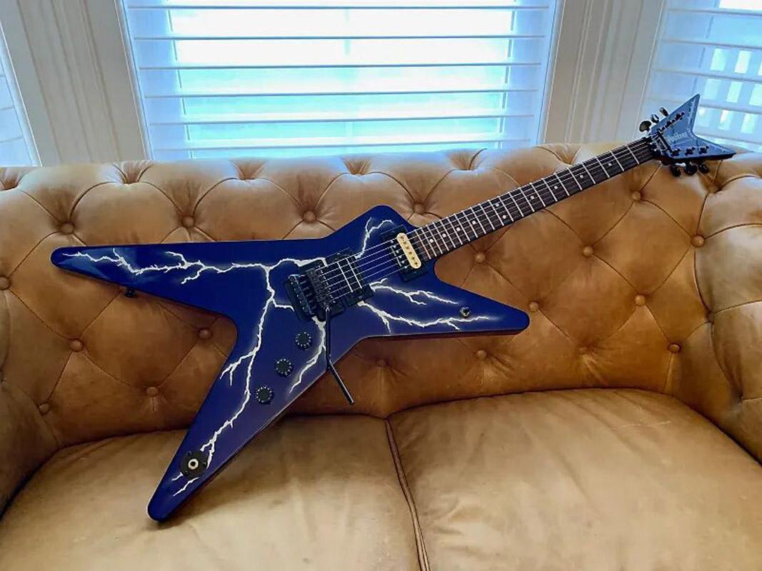 Wash Dimebag Darrell Dime DimeBolt D3 From Hell Blue Electric Guitar Dot Inlay, Floyd Rose Tremolo Bridge & Whammy Bar, Black Hardware
Wash Dimebag Darrell Dime DimeBolt D3 From Hell Blue Electric Guitar Dot Inlay, Floyd Rose Tremolo Bridge & Whammy Bar, Black Hardware