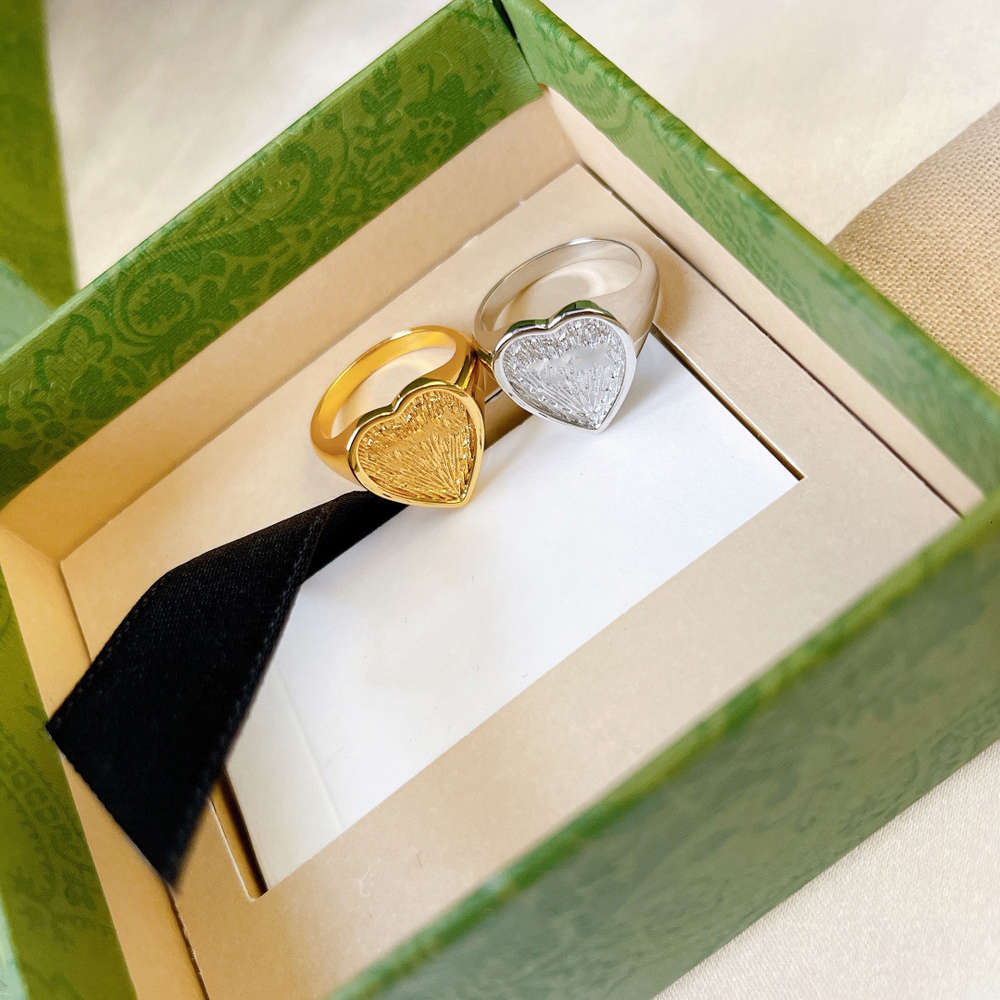 Fashion trend S925 sterling silver ins double G love ring men women couples the same gift anniversary belt box
Fashion trend S925 sterling silver ins double G love ring men women couples the same gift anniversary belt box