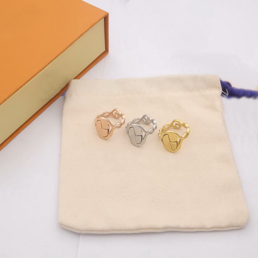 Europe America Fashion Style Rings Men Lady Womens Gold/Silver-color Metal Engraved V Initials Flower 18K Gold Plated Lovers Shield Shape Ring Size US6-US9
Europe America Fashion Style Rings Men Lady Womens Gold/Silver-color Metal Engraved V Initials Flower 18K Gold Plated Lovers Shield Shape Ring Size US6-US9