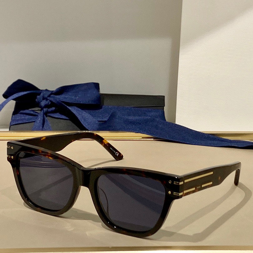 Summer Sunglasses For Men and Women S6U style Anti-Ultraviolet Retro Plate Full Frame fashion Eyeglasses Random Box
Summer Sunglasses For Men and Women S6U style Anti-Ultraviolet Retro Plate Full Frame fashion Eyeglasses Random Box