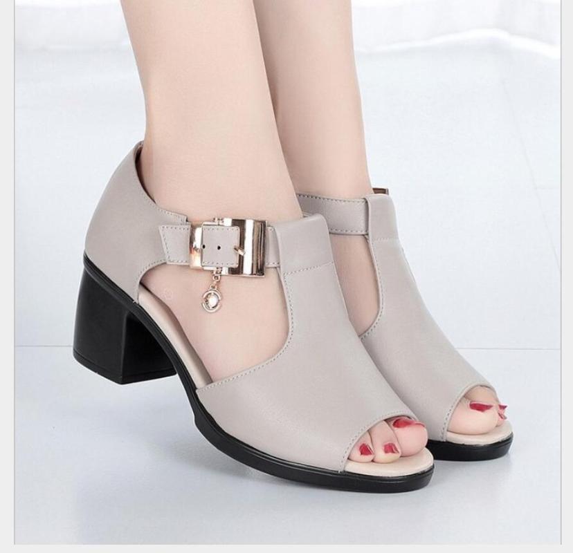 Classic Women Fashion Sandals Shoes Sexy Black Bead High Heels Summer Party Dress Comfortable Buckles Large Size
Classic Women Fashion Sandals Shoes Sexy Black Bead High Heels Summer Party Dress Comfortable Buckles Large Size
