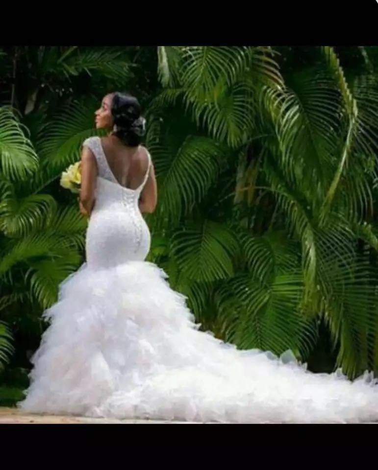 2021 Real Pics Mermaid Wedding Gown Sleeveless V-neck with Lace Up Tulle Train Beads Bridal Wear Custom Made