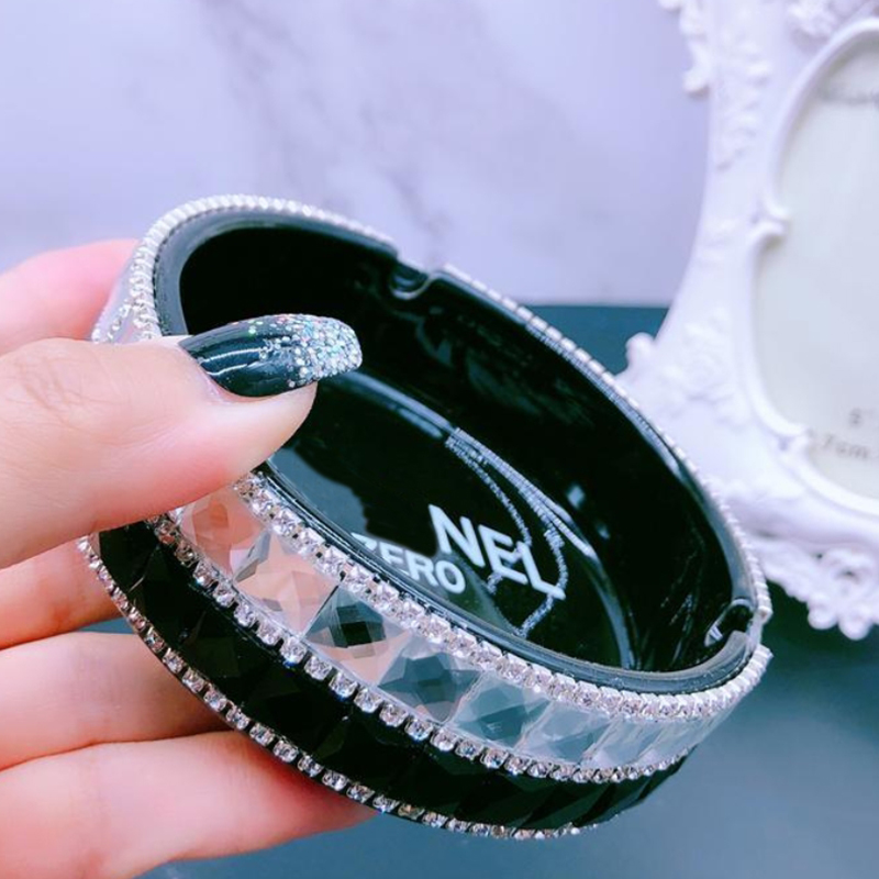 Designer Ashtrays Luxury Car Ashtray Ceramic Smoking Accessories Fashion Cigar Cendrier Diamonds Aschenbecher Posacenere Cenicero D2110191Z
Designer Ashtrays Luxury Car Ashtray Ceramic Smoking Accessories Fashion Cigar Cendrier Diamonds Aschenbecher Posacenere Cenicero D2110191Z